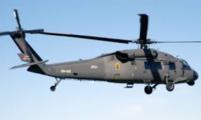 هيليكوبتر تجري سياح أجانب في قرية تيغانيمين