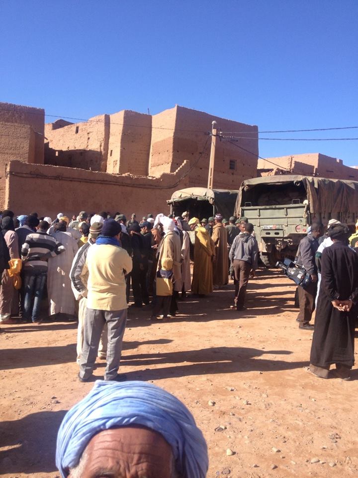 وصول شاحنين للمواد الغذائية