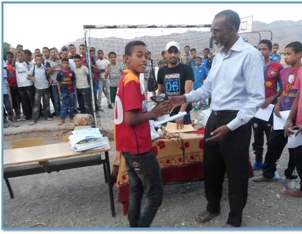 الجمعية الرياضية لإعدادية ابن رشد بتمزموط تسدل الستار عن دوري ابن رشد لكرة القدم المصغرة 2014-2015 -2