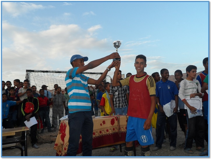 الجمعية الرياضية لإعدادية ابن رشد بتمزموط تسدل الستار عن دوري ابن رشد لكرة القدم المصغرة 2014-2015 -3