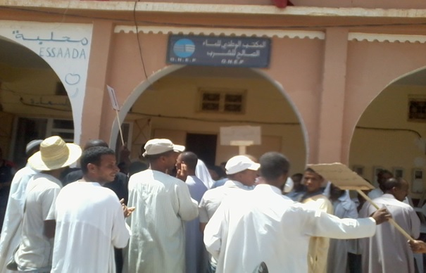 ساكنة تمكروت تحتج على عدم توفر الماء الشروب -1