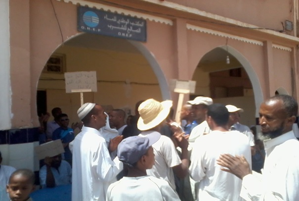 ساكنة تمكروت تحتج على عدم توفر الماء الشروب -2