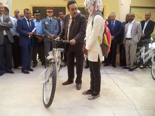 توزيع 433 دراجة هوائة لفائدة التلاميذ بنيابة زاكورة -2