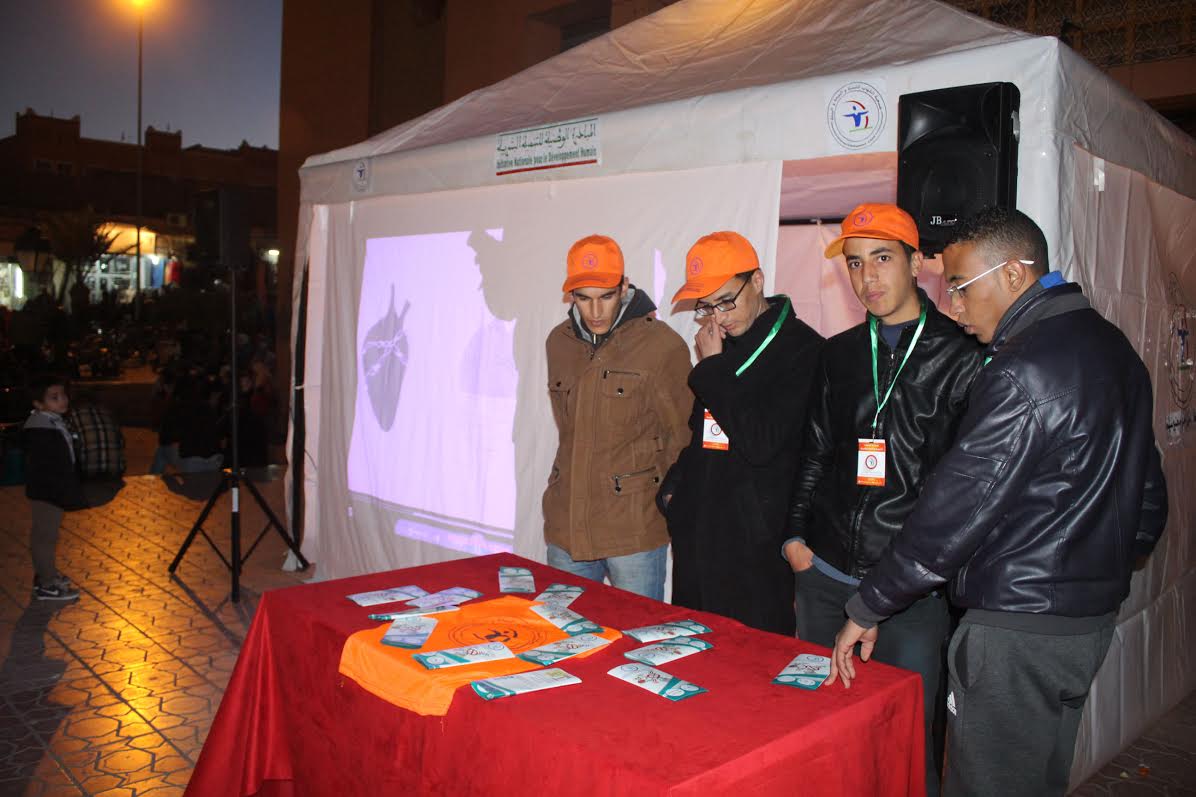 الشهاب تواصل حملاتها التحسيسية حول أضرار السيجارة و تبدع في نصب خيمة تحسيسية بساحة الموحدين -2