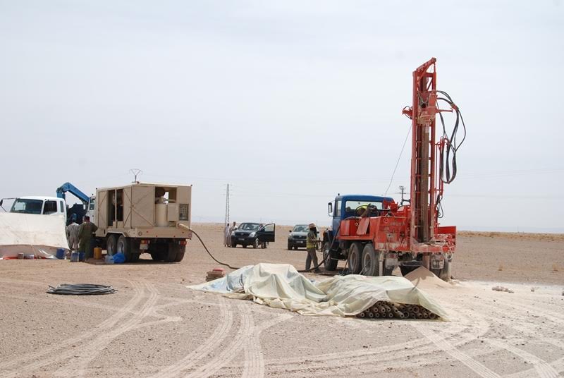 أشغال مكثفة من أجل الإسراع لتجهيز بئر بالماء الشروب بمدينة زاكورة-1