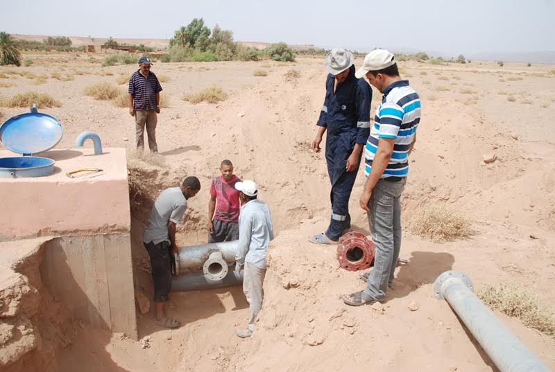 أشغال مكثفة من أجل الإسراع لتجهيز بئر بالماء الشروب بمدينة زاكورة-2