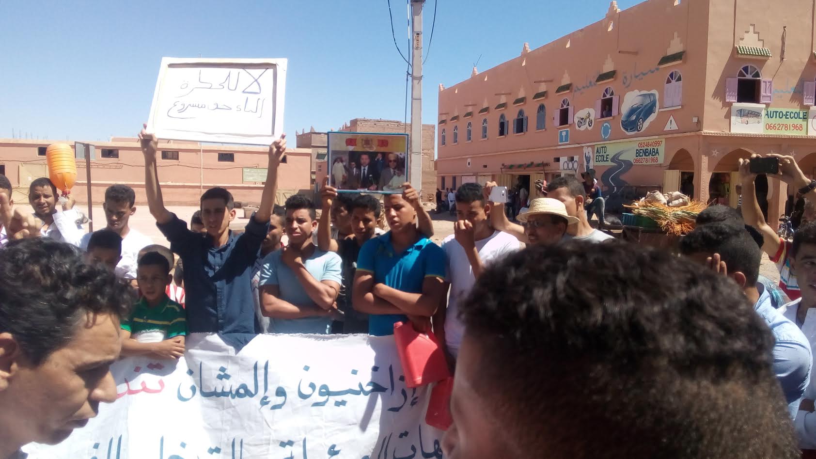 ساكنة ازاخنيون تنتفض للمطالبة بالماء الصالح للشرب-2