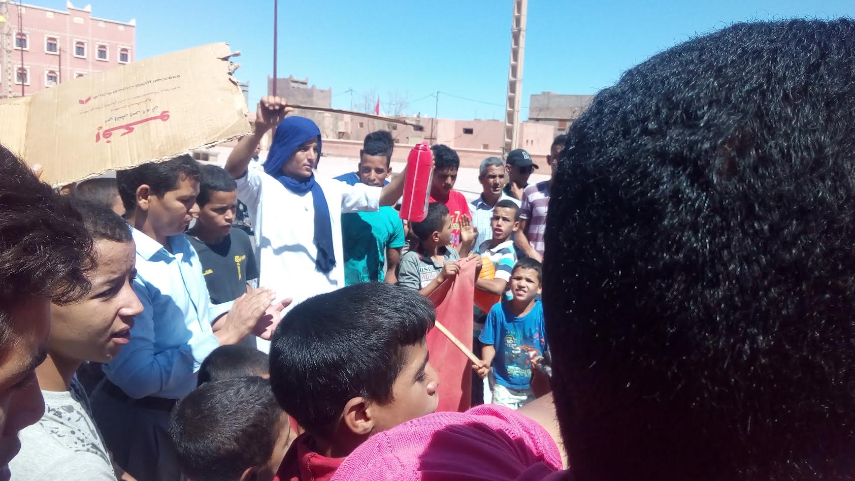 ساكنة ازاخنيون تنتفض للمطالبة بالماء الصالح للشرب-5