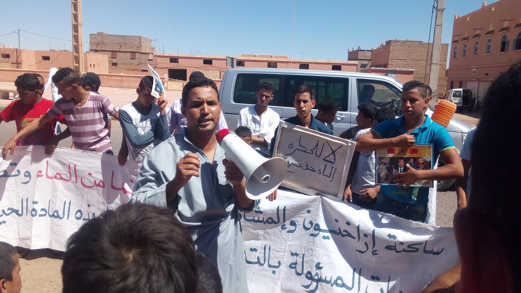 ساكنة ازاخنيون تنتفض للمطالبة بالماء الصالح للشرب-7