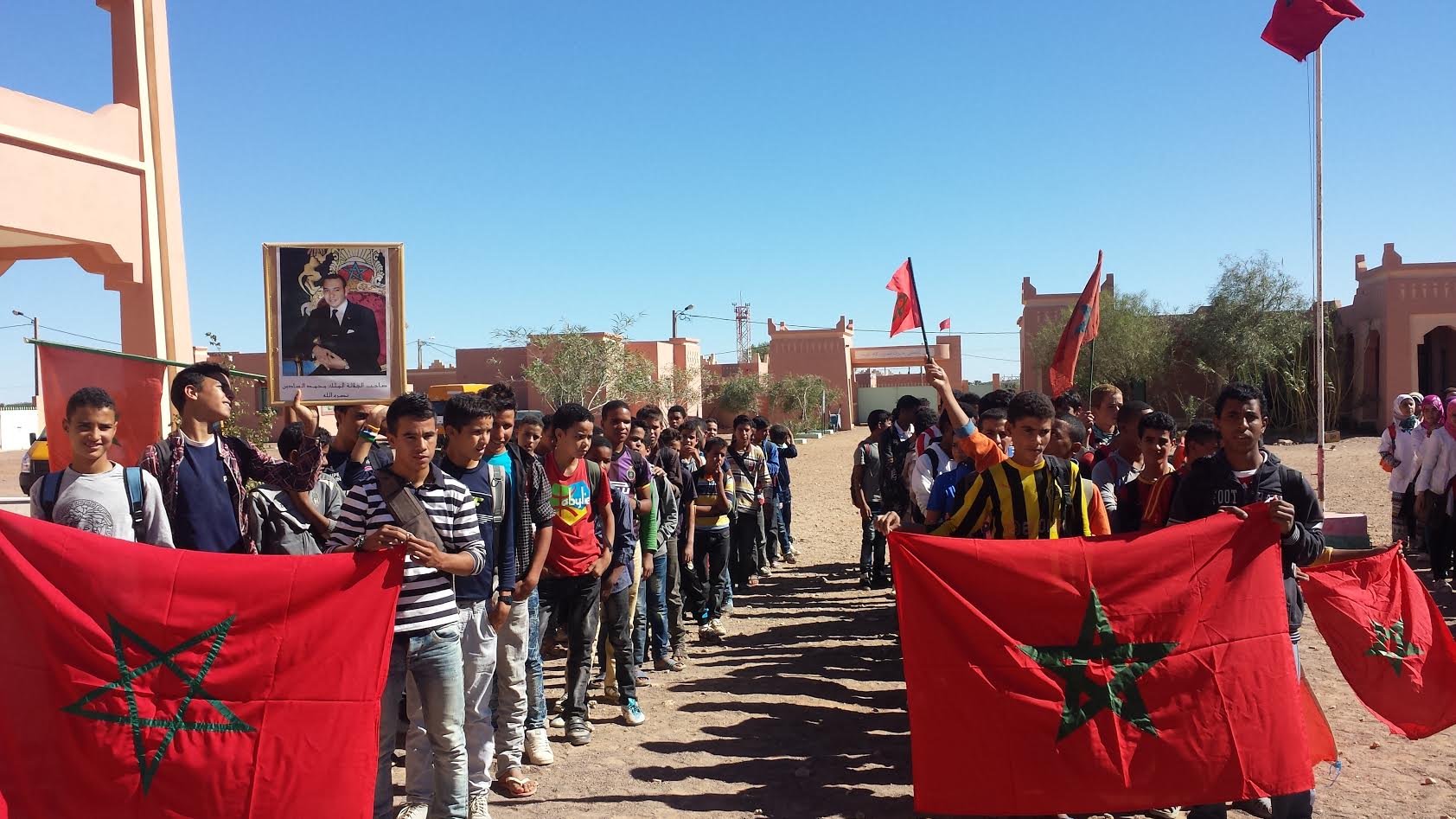 COP22ثانوية أيت بوداود الإعدادية تتفاعل مع مؤتمر الأطراف حول التغيرات المناخية وتحتفل بذكرى المسيرة الخضراء المظفرة-1