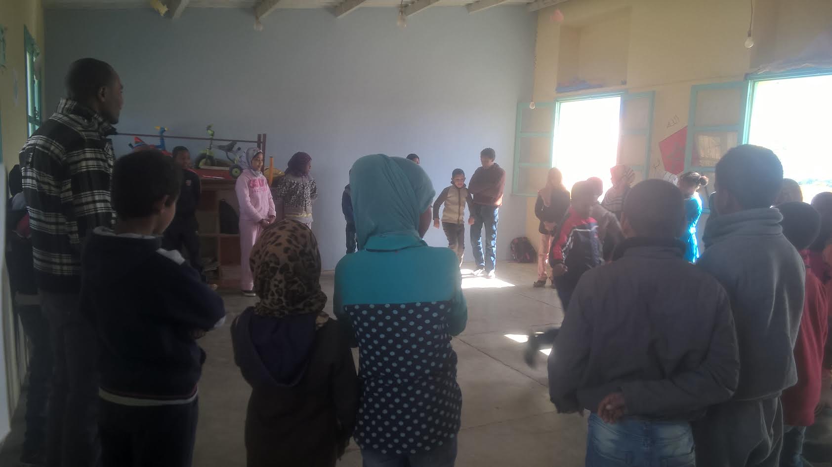 جمعية الفينيق للإبداع الفني والثقافي بزاكورة تنظم ورشا فنيا تربويا بمدرسة الحد  بتمزموط-2