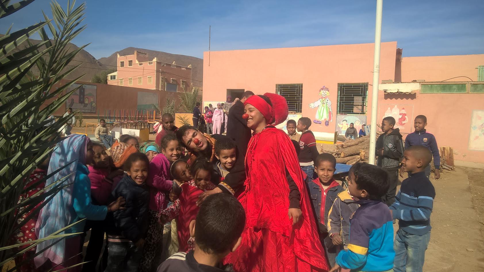 جمعية الفينيق للإبداع الفني والثقافي بزاكورة تنظم ورشا فنيا تربويا بمدرسة الحد  بتمزموط-4