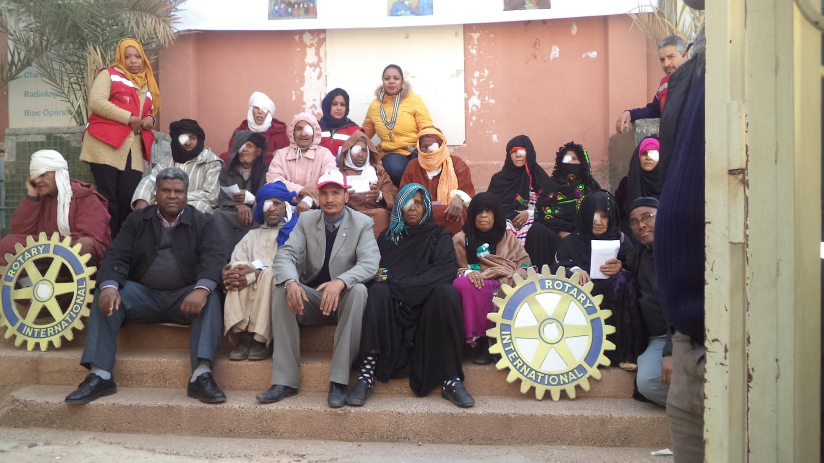 حصيلة وصور القالة الطبية لفحصص العيون وجراحة الجلالة المنظمة باقليم زاكورة-2