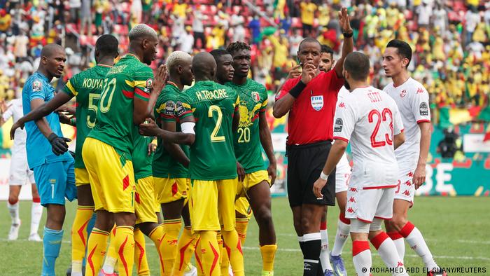 الكونفدرالية الإفريقية لكرة القدم تقرر إعتماد فوز مالي على تونس
